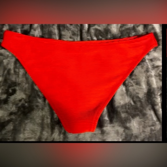 Red bikini bottoms - Picture 2 of 2